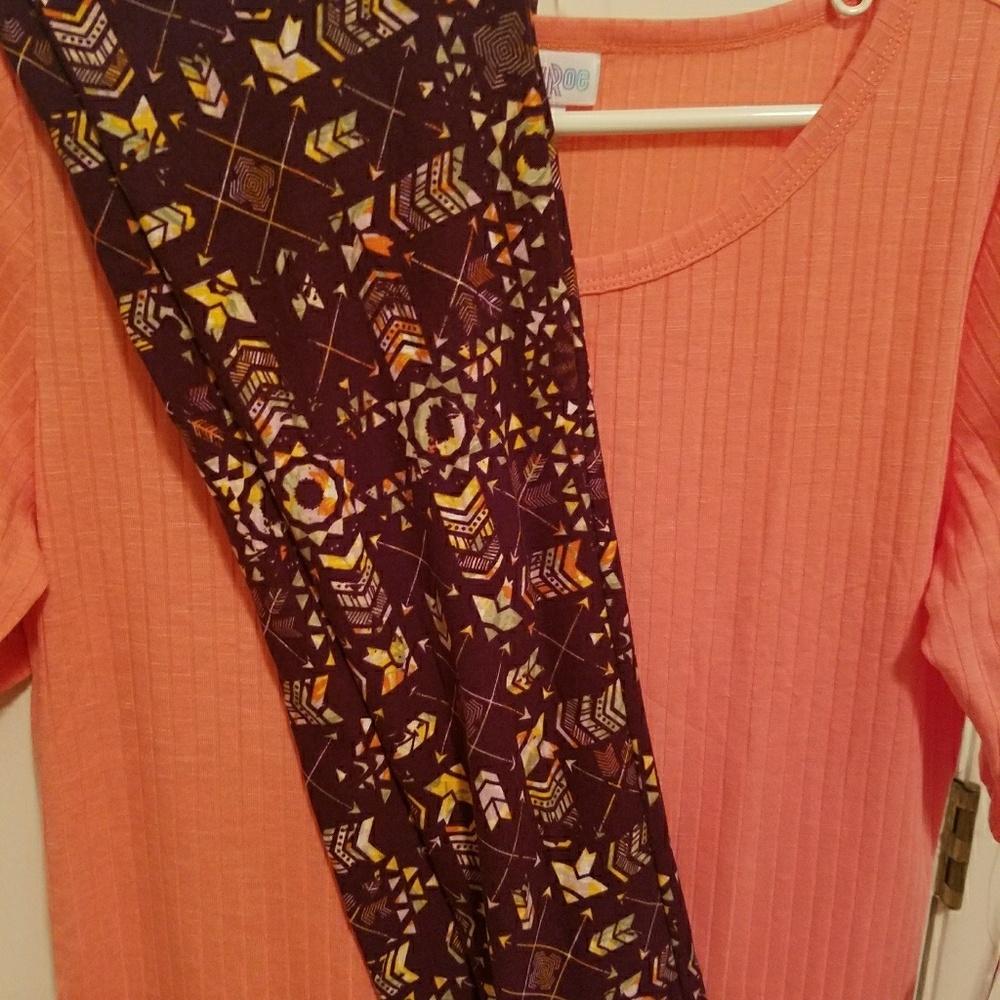 BNWT LULAROE OUTFIT XL GIGI & OS LEGGINGS